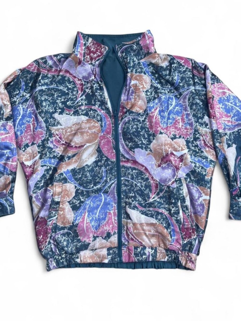 No tag vintage shiny / reflective 80’s windbreaker.